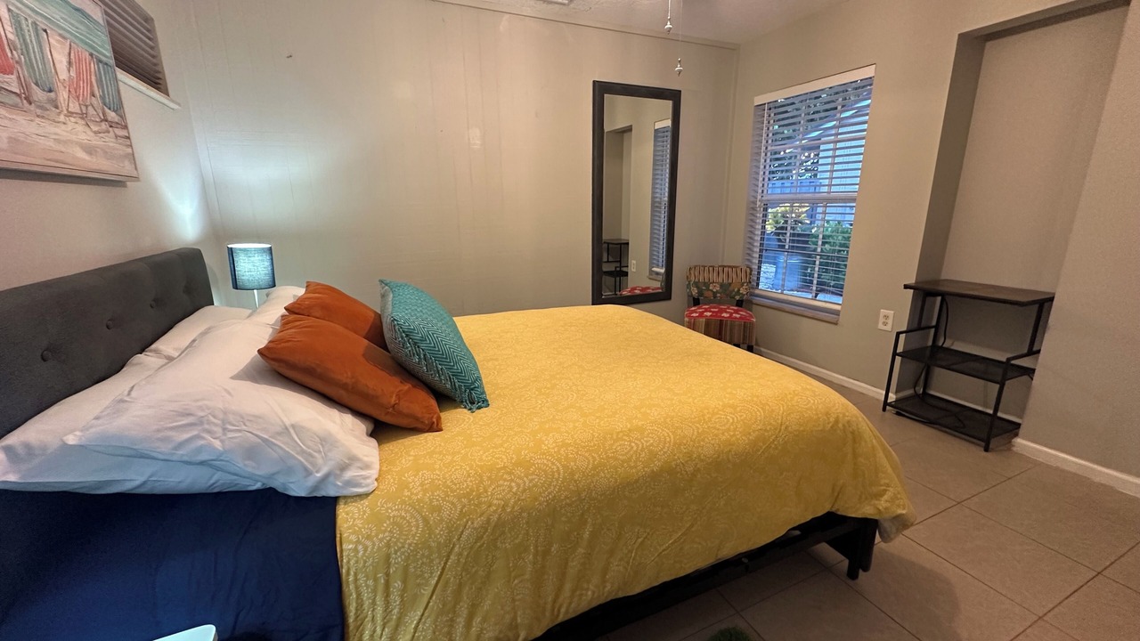 Photo of Bedroom in Old Northwood Historic District
