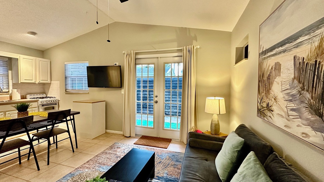 Photo of Livingroom in Old Northwood Historic District