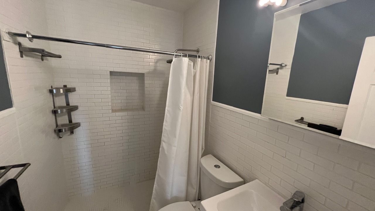 Photo of Bathroom in Allapattah