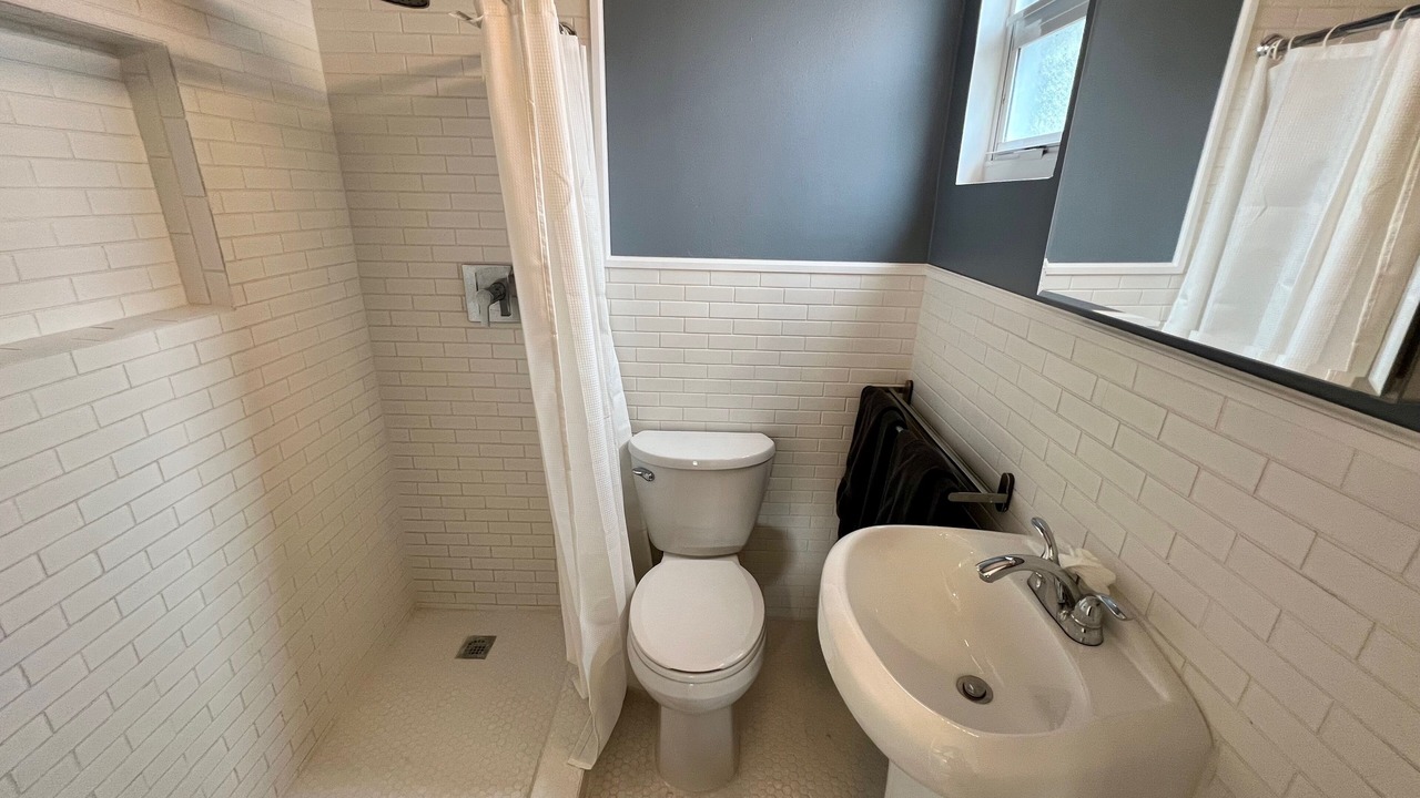 Photo of Bathroom in Allapattah