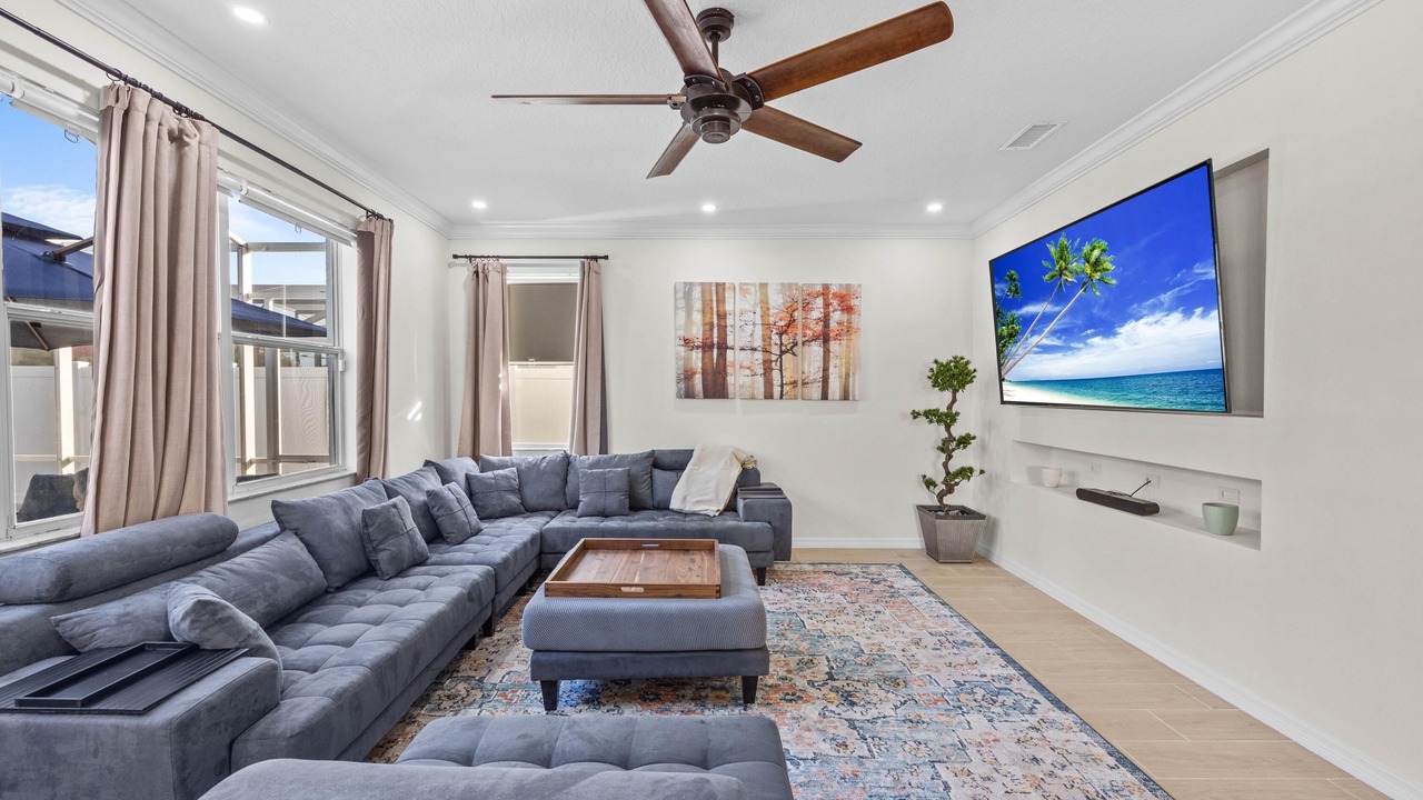 Photo of Livingroom in Windwood Bay