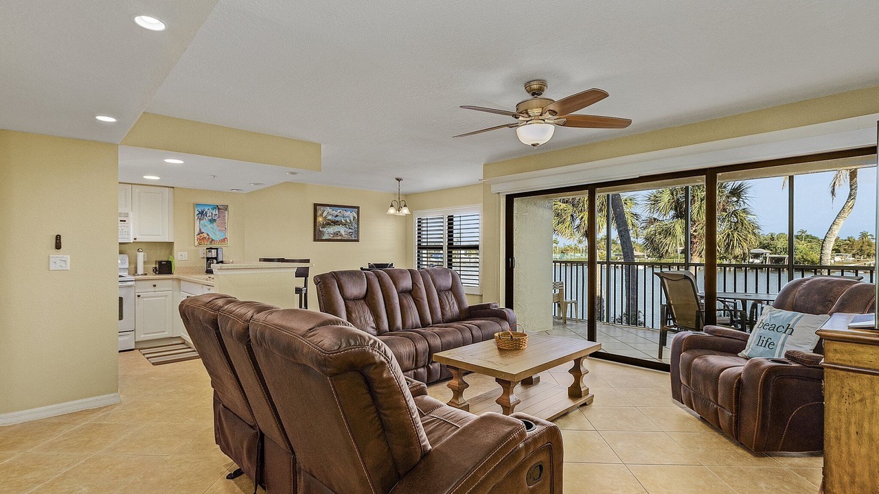 Photo of Livingroom in Bokeelia