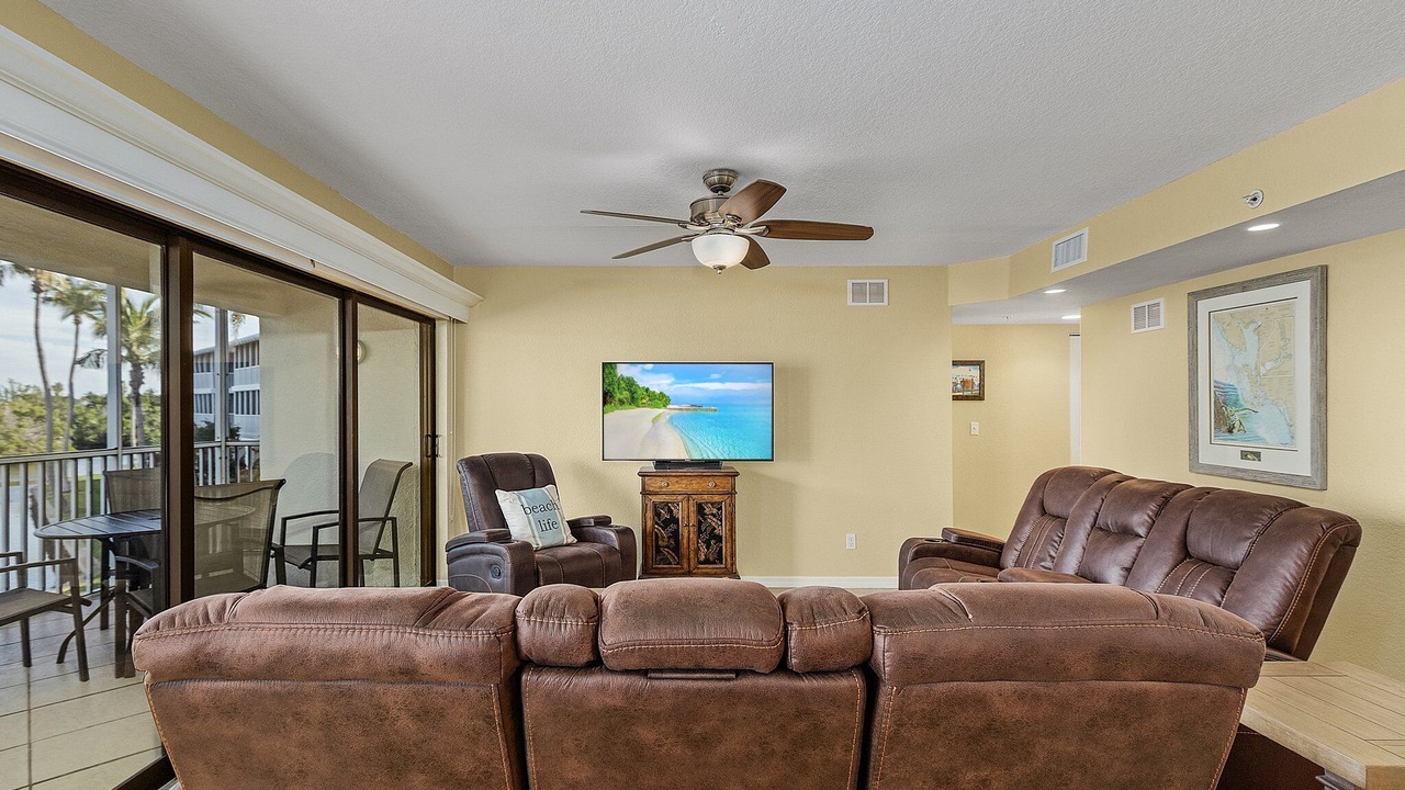 Photo of Livingroom in Bokeelia