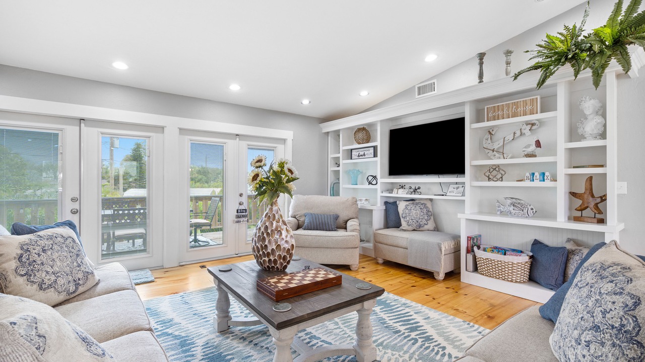 Photo of Livingroom in Bay Colony