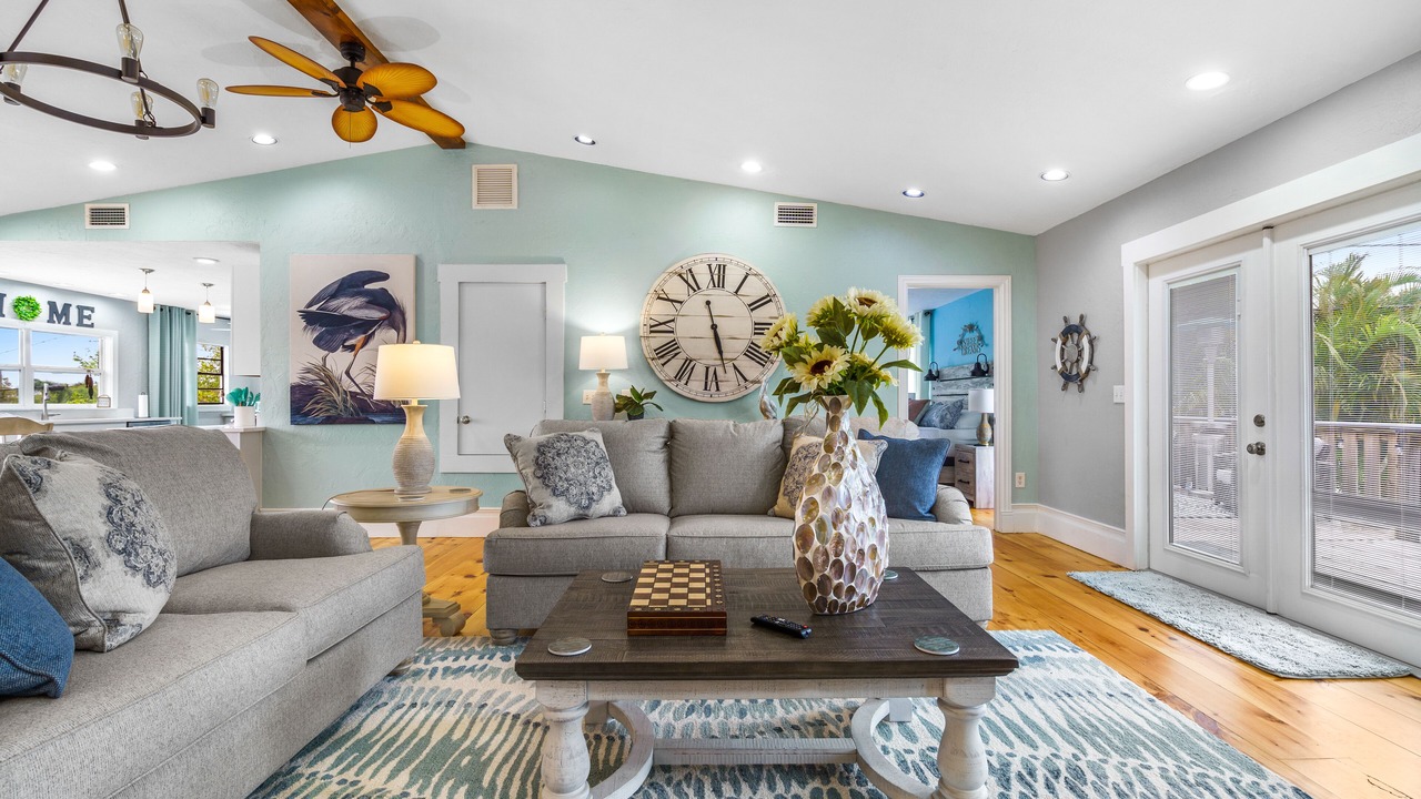 Photo of Livingroom in Bay Colony