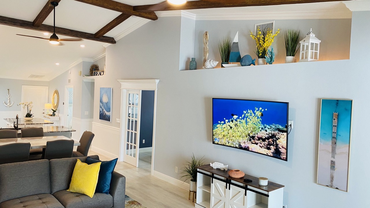 Photo of Livingroom in Vanderbilt Beach