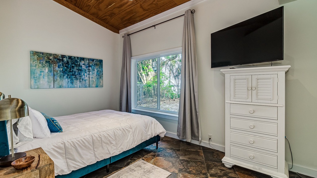 Photo of Bedroom in Crooked Lake
