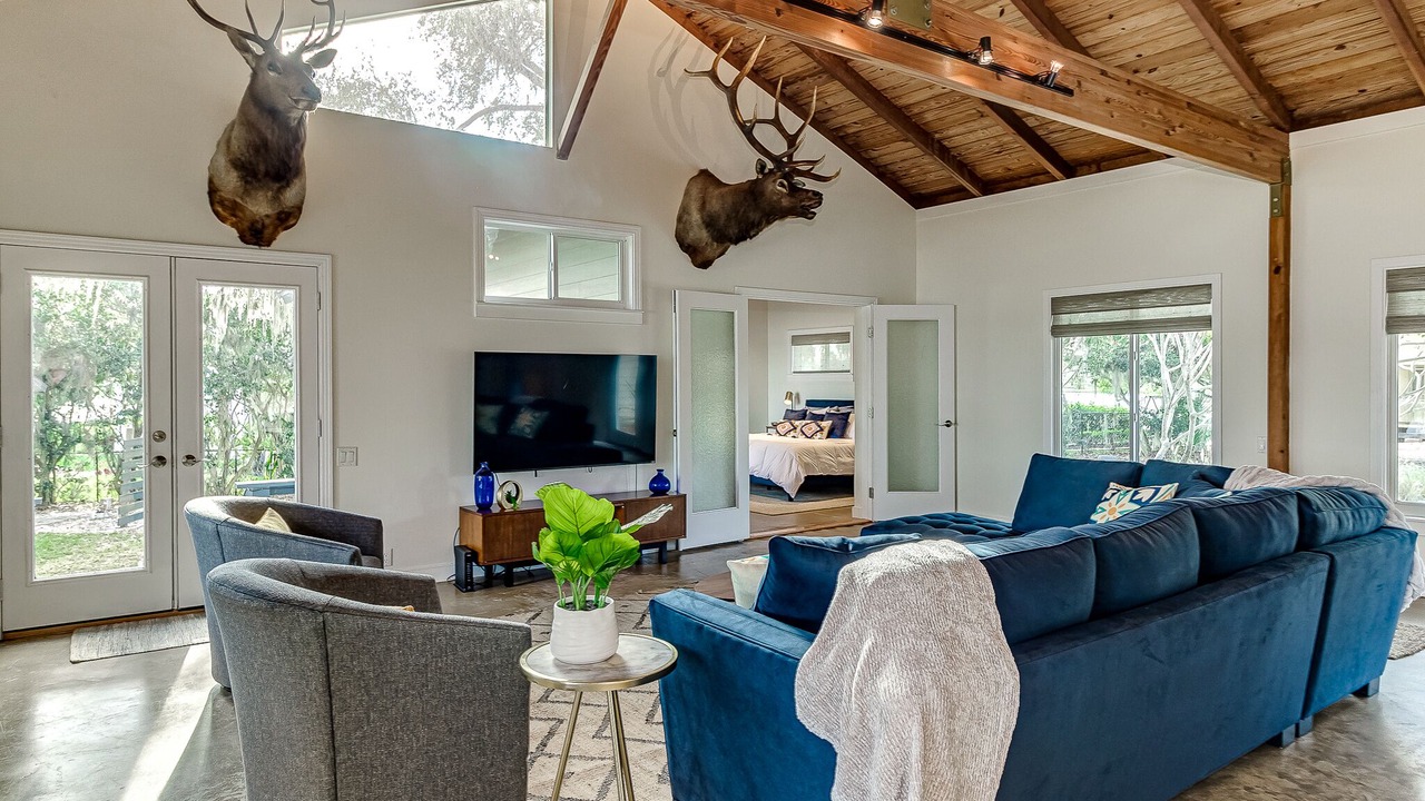 Photo of Livingroom in Crooked Lake