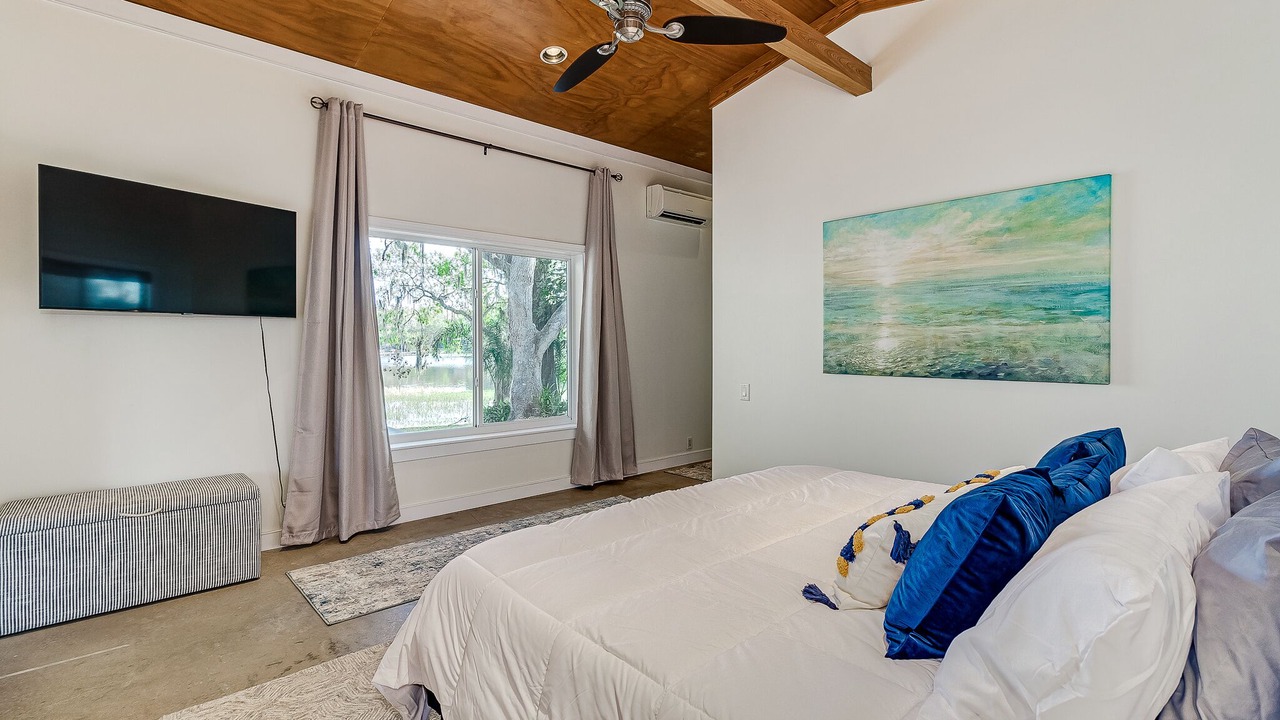 Photo of Bedroom in Crooked Lake