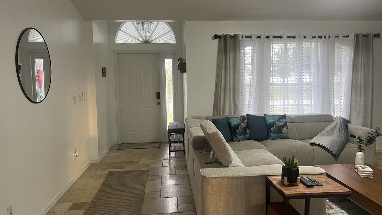 Photo of Livingroom in Mariner