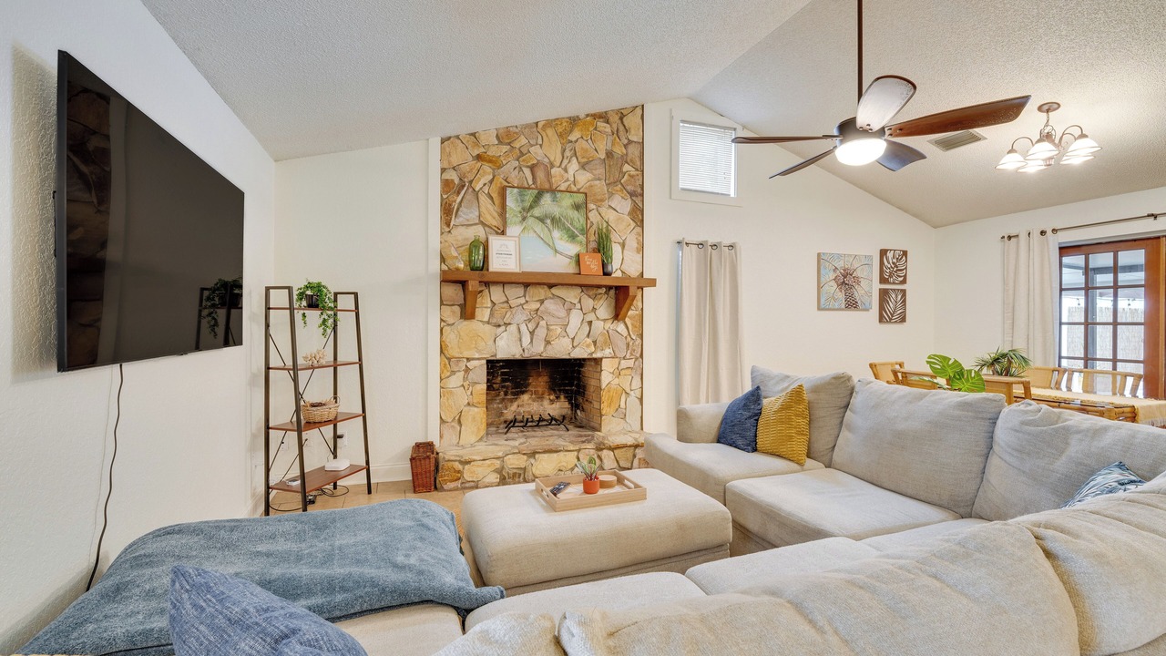Photo of Livingroom in Cypress Gardens