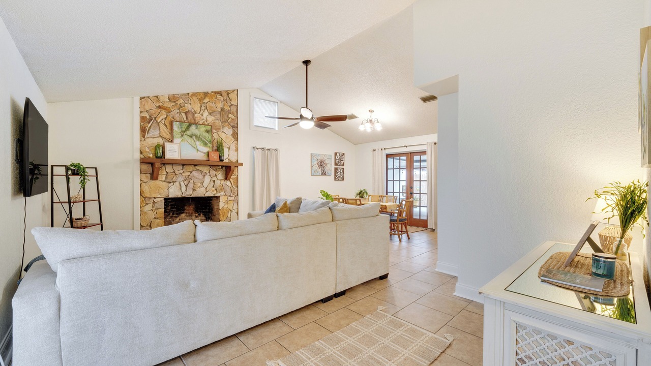 Photo of Livingroom in Cypress Gardens