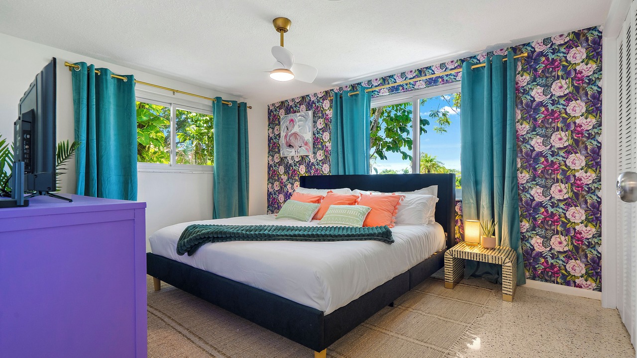 Photo of Bedroom in Bayshore Gardens