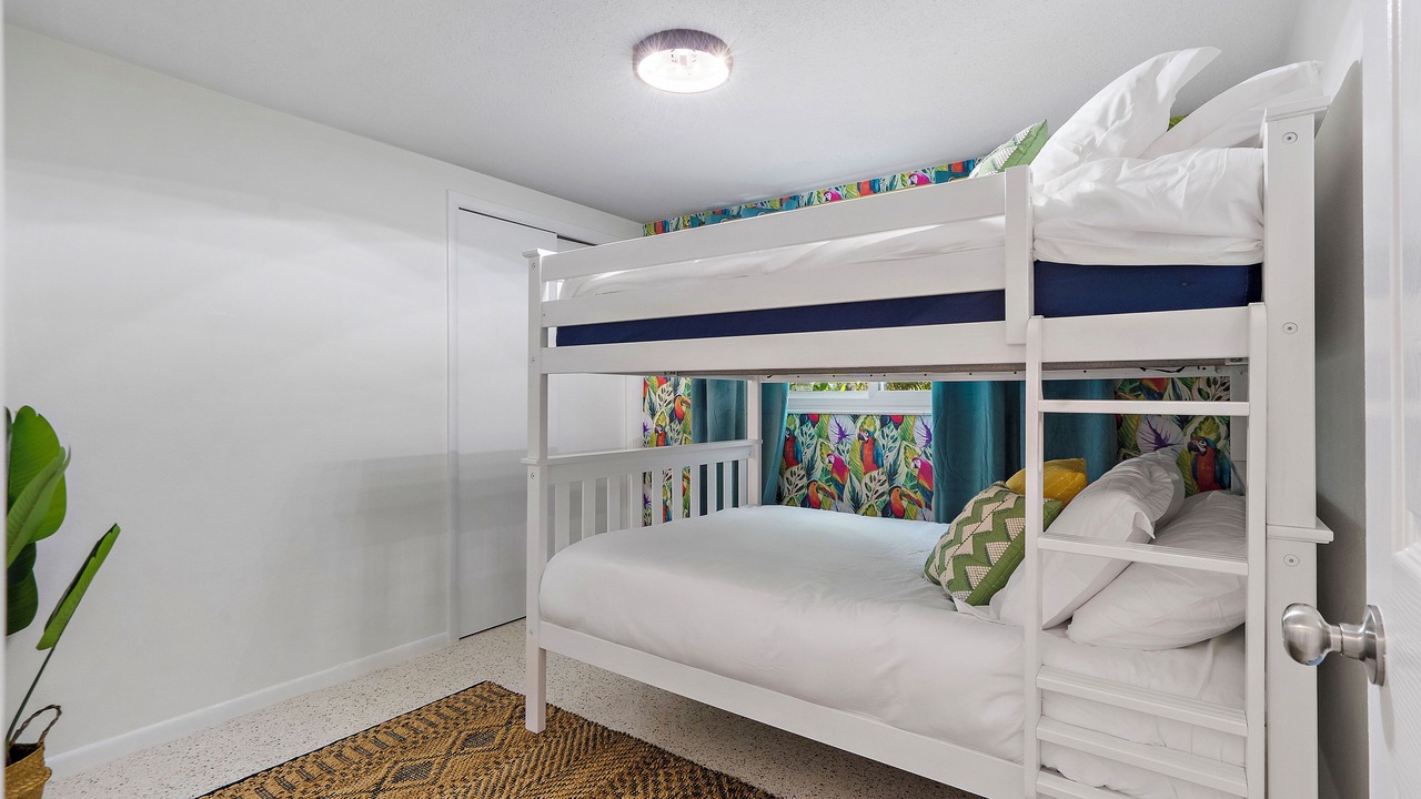 Photo of Bedroom in Bayshore Gardens