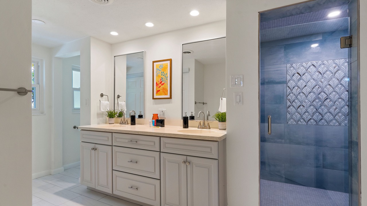 Photo of Bathroom in Bayshore Gardens