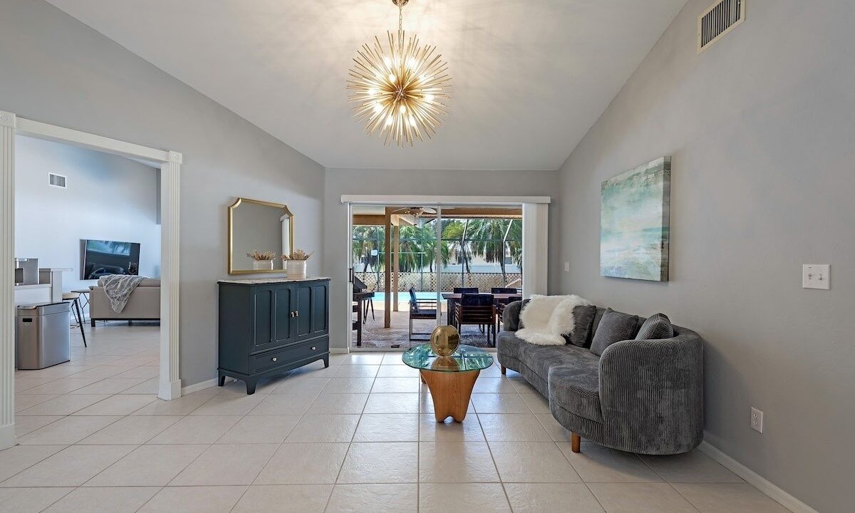 Photo of Livingroom in Willoughby Acres