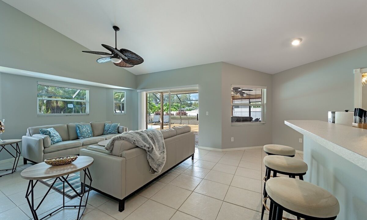 Photo of Livingroom in Willoughby Acres