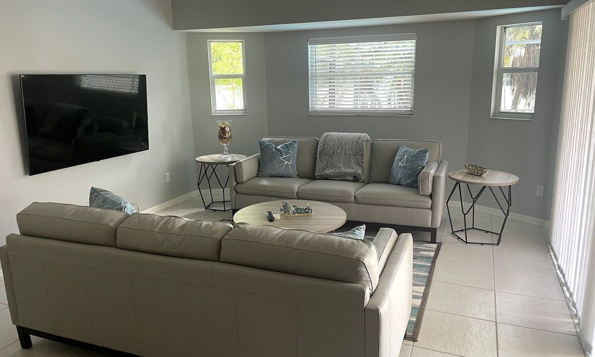 Photo of Livingroom in Willoughby Acres