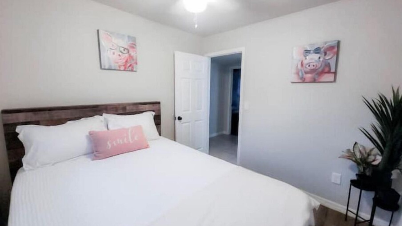 Photo of Bedroom in Bearss Plaza