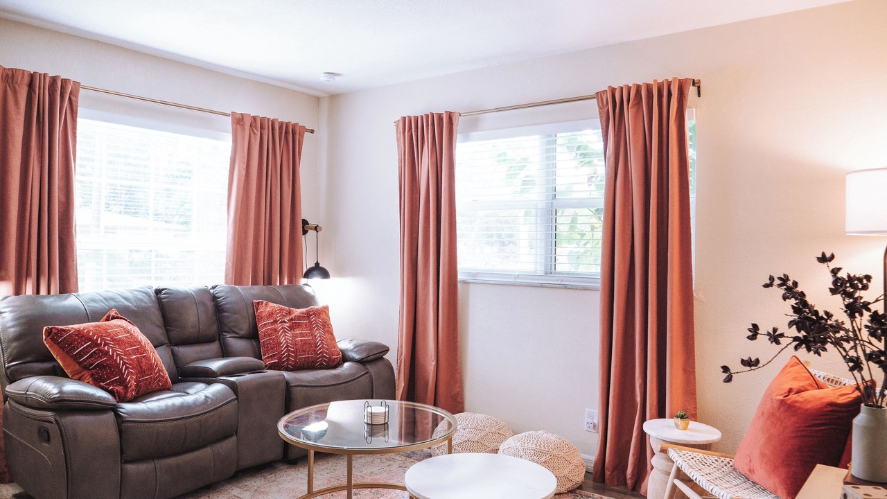 Photo of Livingroom in Carver City - Lincoln Gardens
