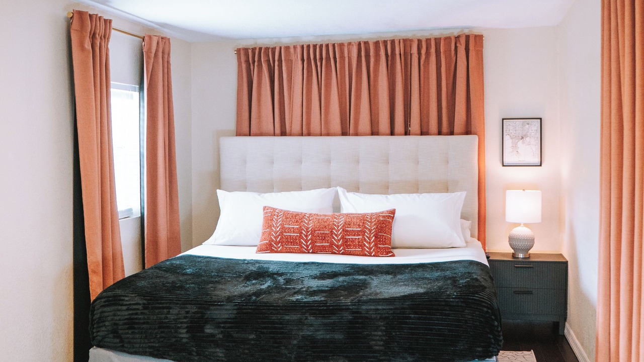 Photo of Bedroom in Carver City - Lincoln Gardens