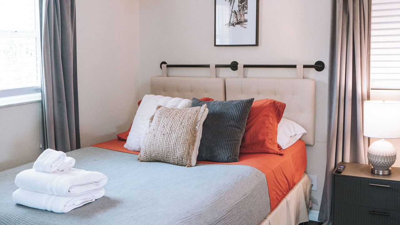 Photo of Bedroom in Carver City - Lincoln Gardens