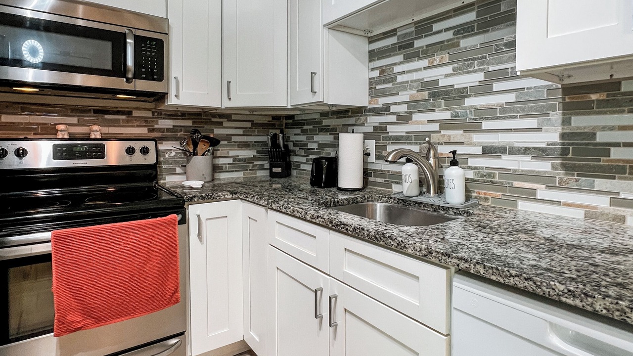 Photo of Kitchen in Carver City - Lincoln Gardens