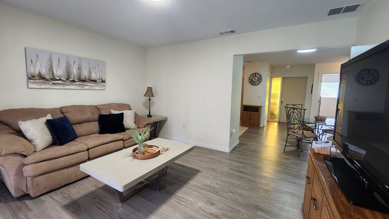 Photo of Livingroom in Englewood South