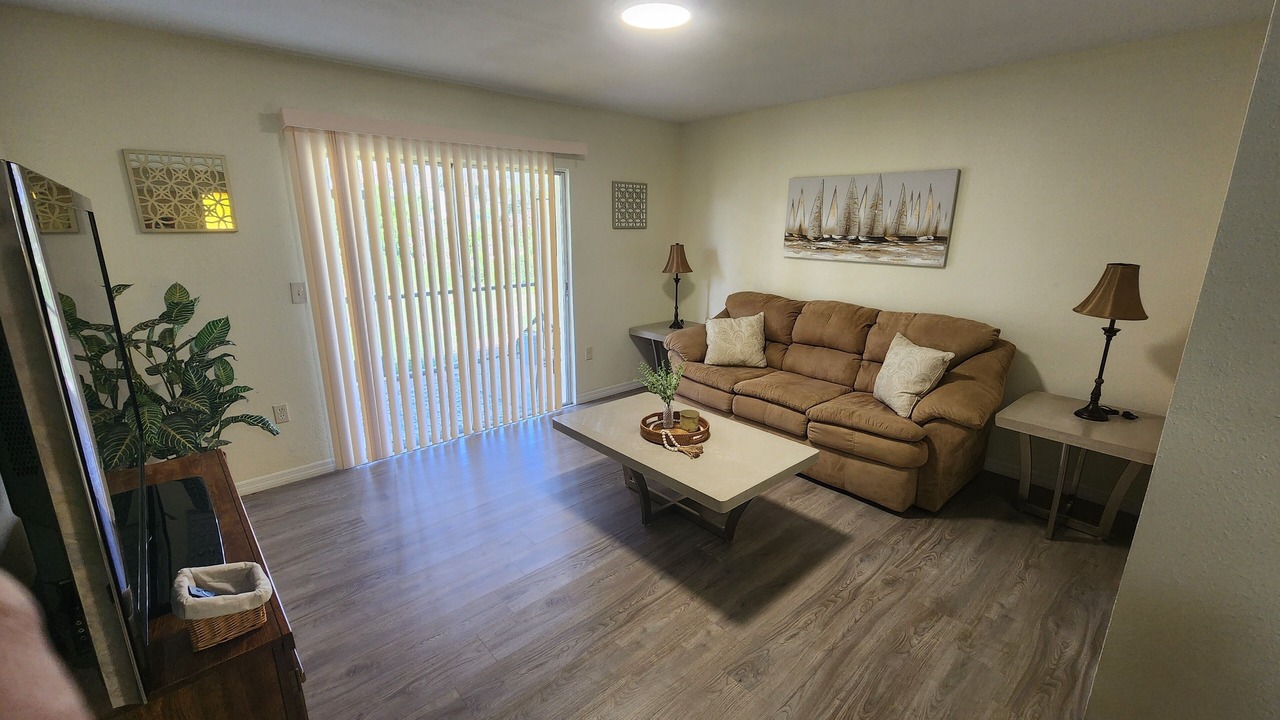 Photo of Livingroom in Englewood South