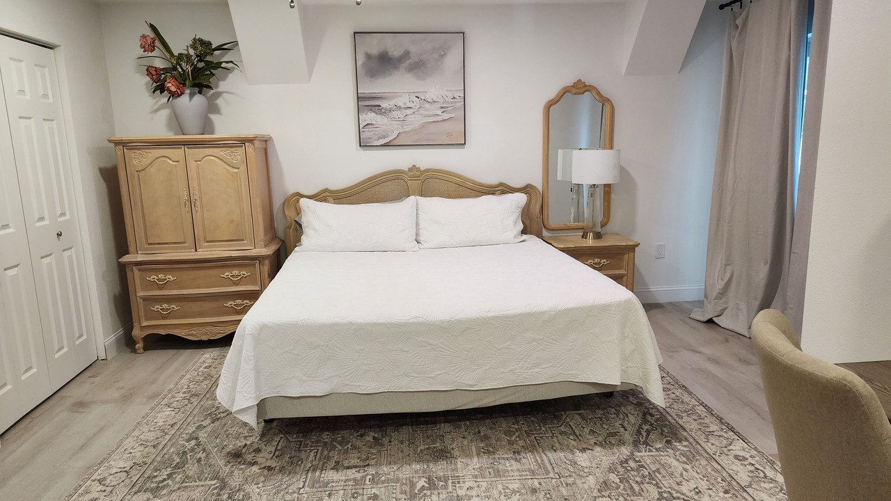 Photo of Bedroom in Bayshore Gardens