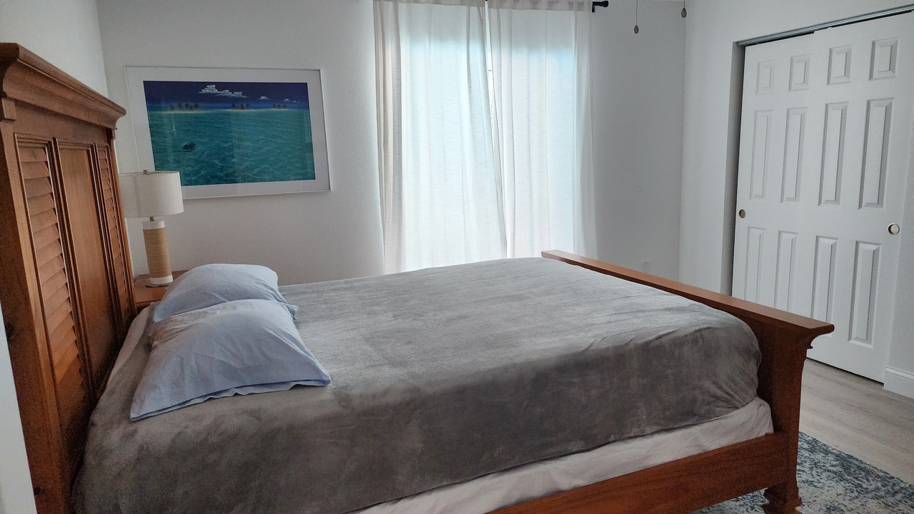 Photo of Bedroom in Bayshore Gardens