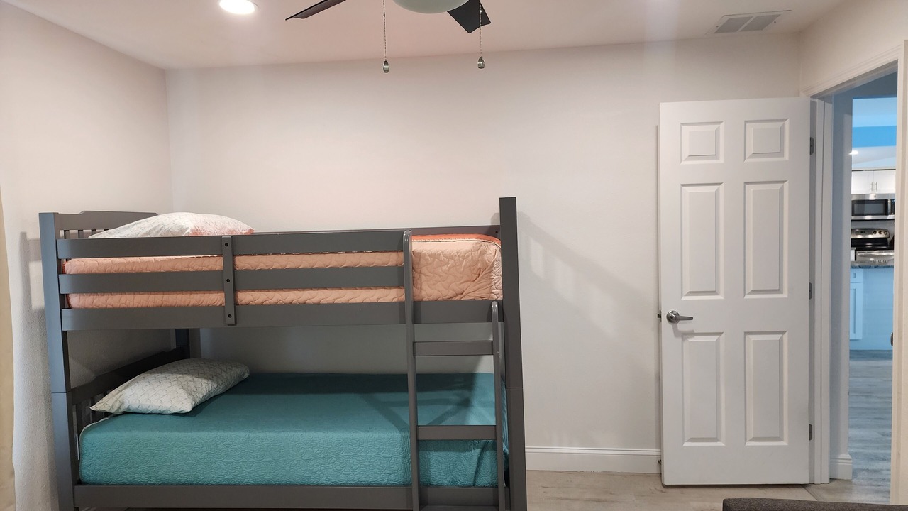 Photo of Bedroom in Bayshore Gardens