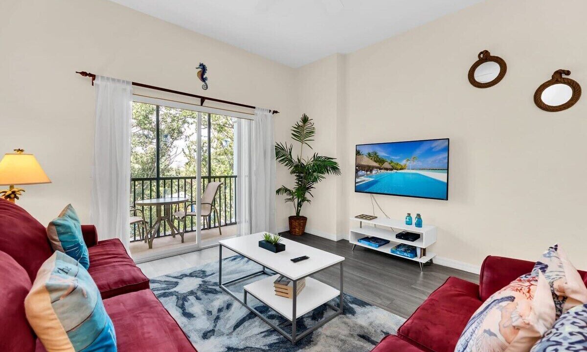 Photo of Livingroom in Bahama Bay