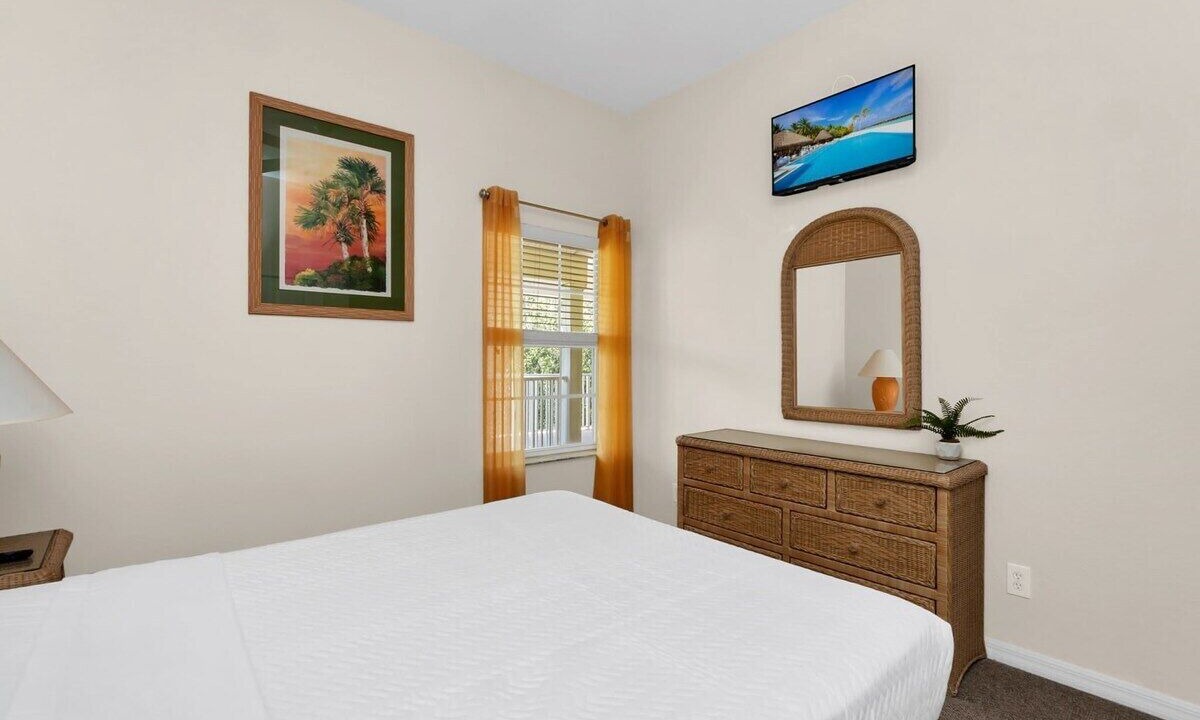 Photo of Bedroom in Bahama Bay