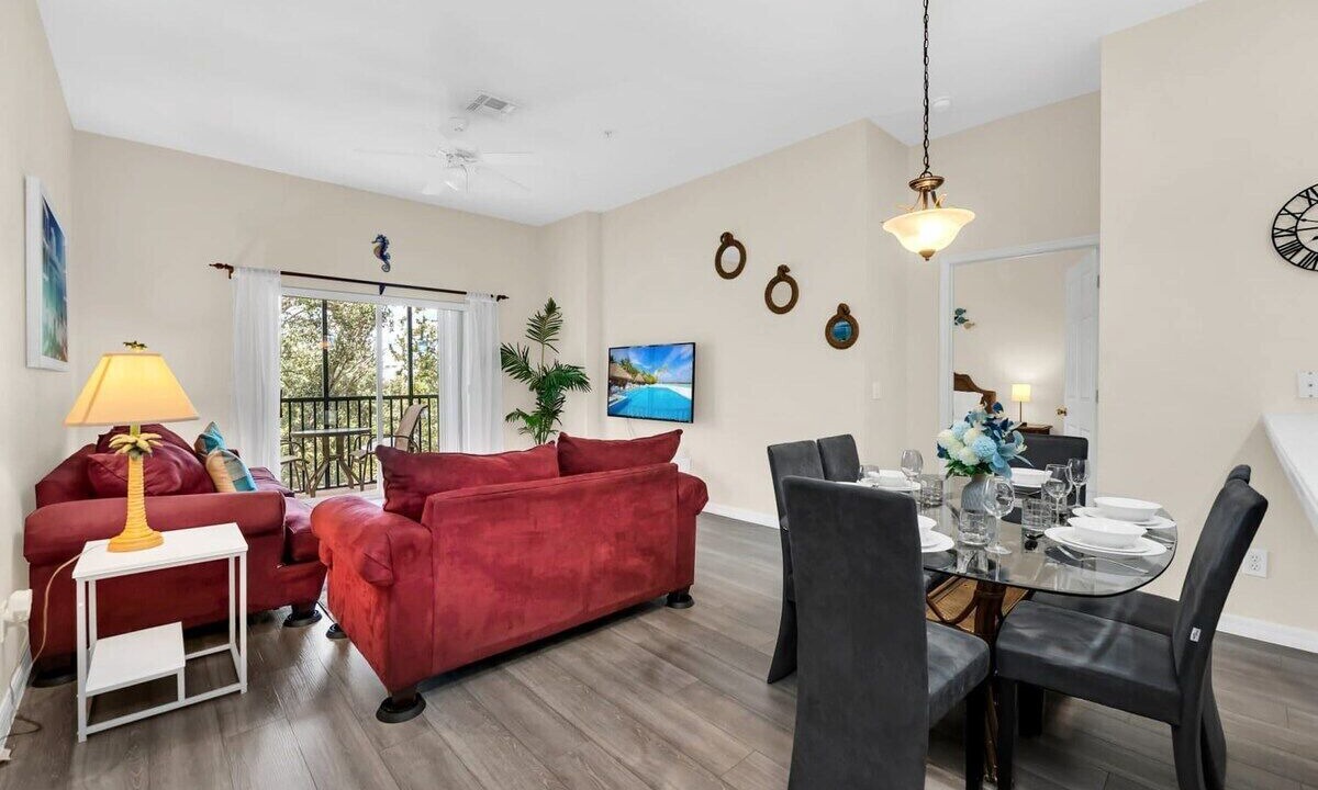 Photo of Livingroom in Bahama Bay
