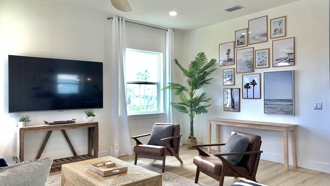 Photo of Livingroom in Marineland Acres
