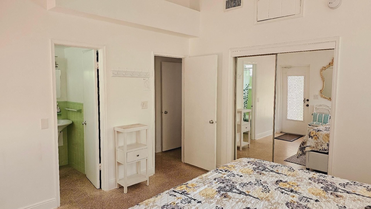Photo of Bedroom in Lauderdale Beach