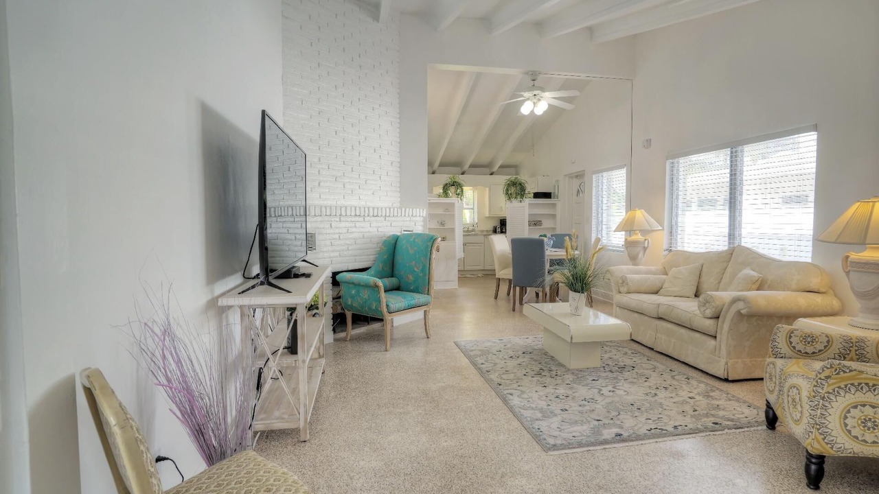 Photo of Livingroom in Lauderdale Beach