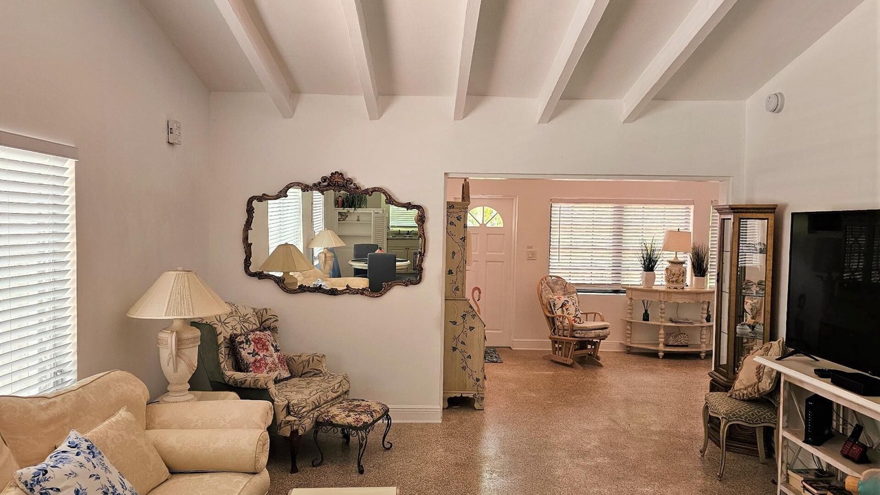 Photo of Livingroom in Lauderdale Beach