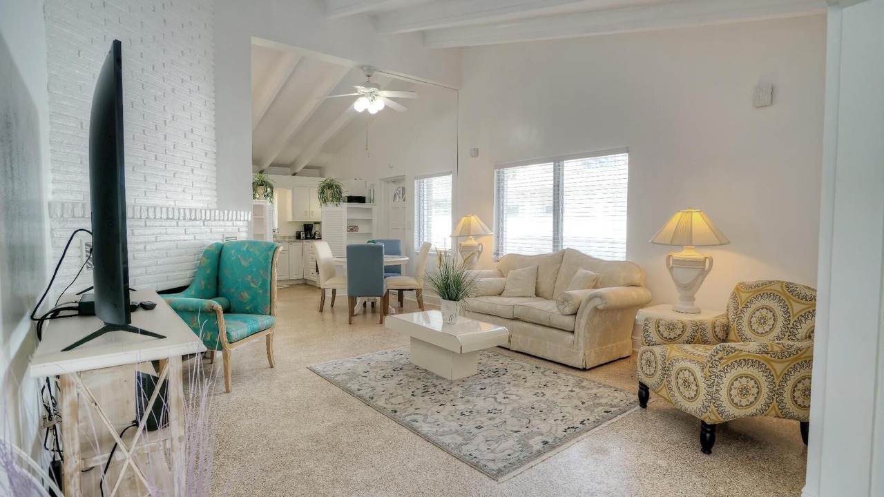 Photo of Livingroom in Lauderdale Beach