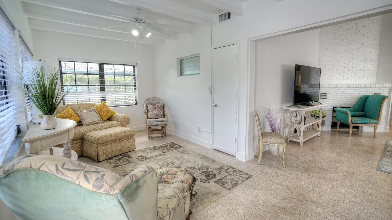 Photo of Livingroom in Lauderdale Beach