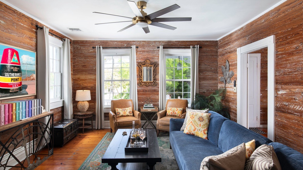 Photo of Livingroom in Historic Seaport