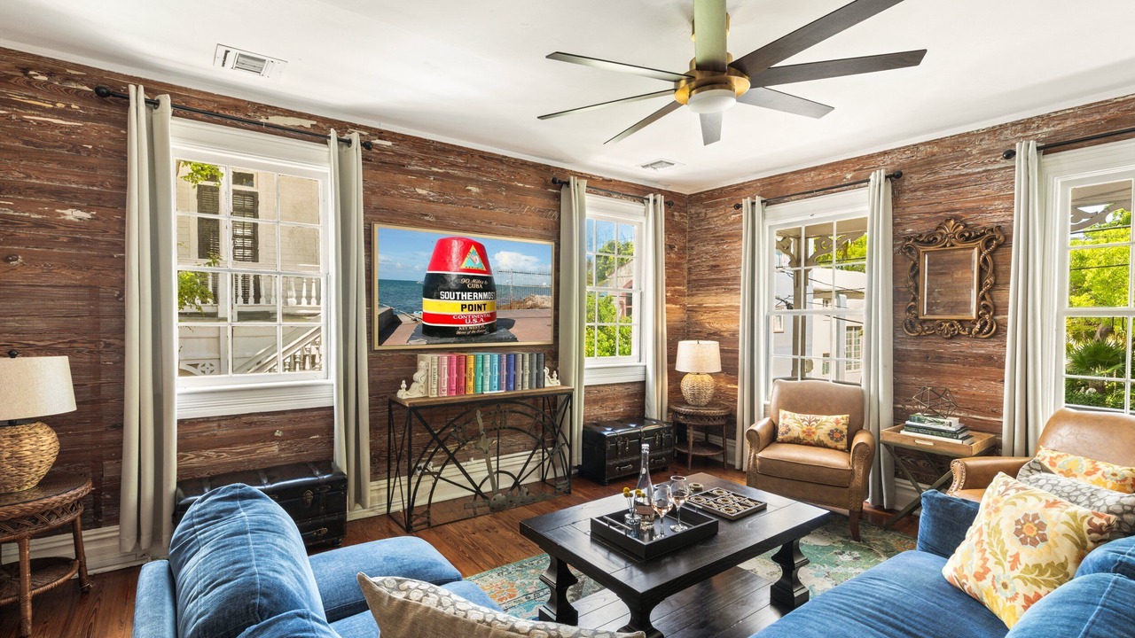 Photo of Livingroom in Historic Seaport