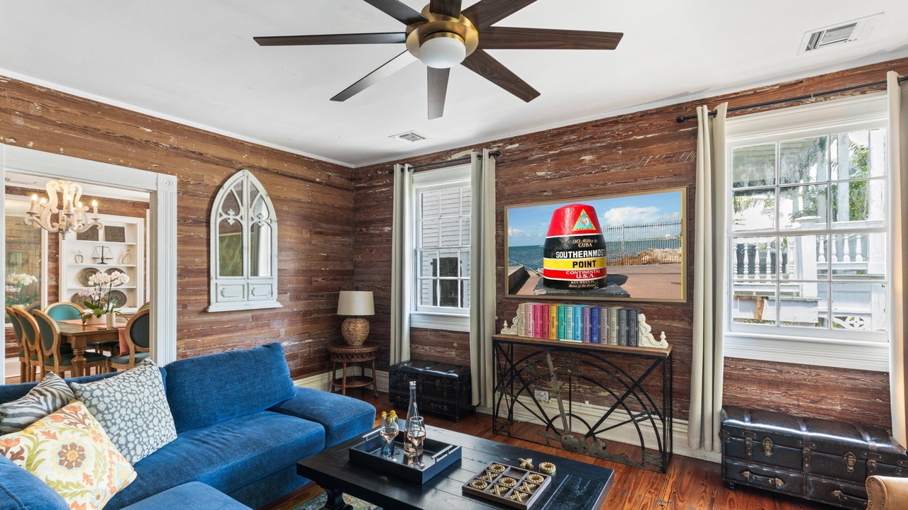 Photo of Livingroom in Historic Seaport