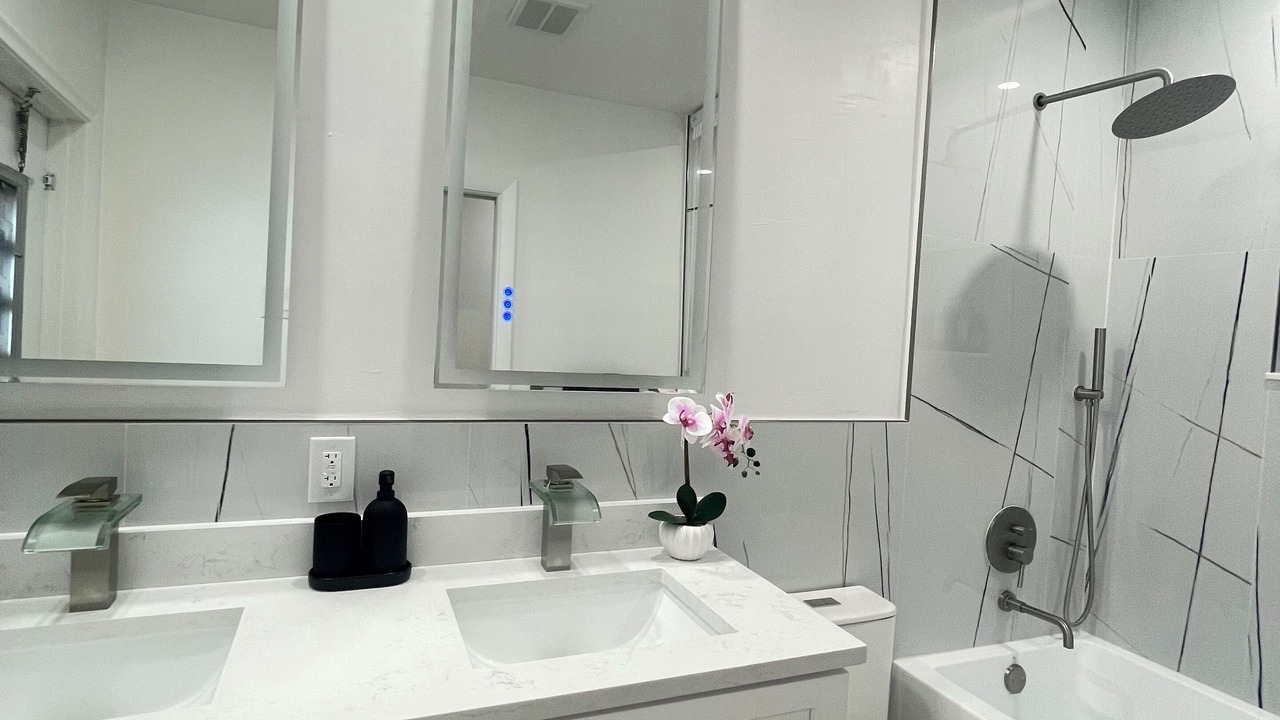 Photo of Bathroom in Plantation