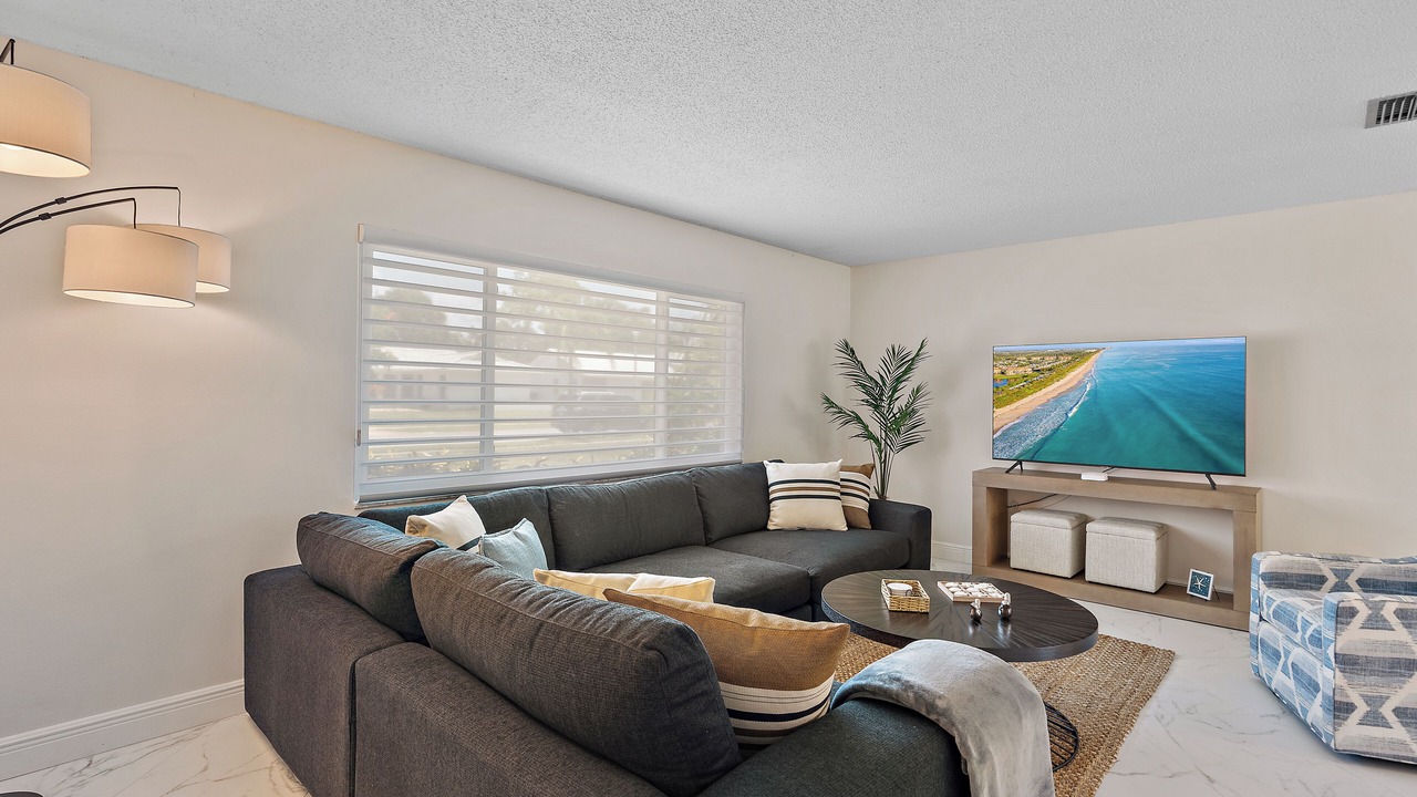 Photo of Livingroom in Gulf Gate Woods