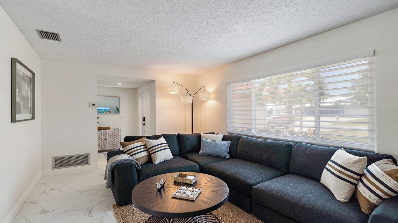 Photo of Livingroom in Gulf Gate Woods