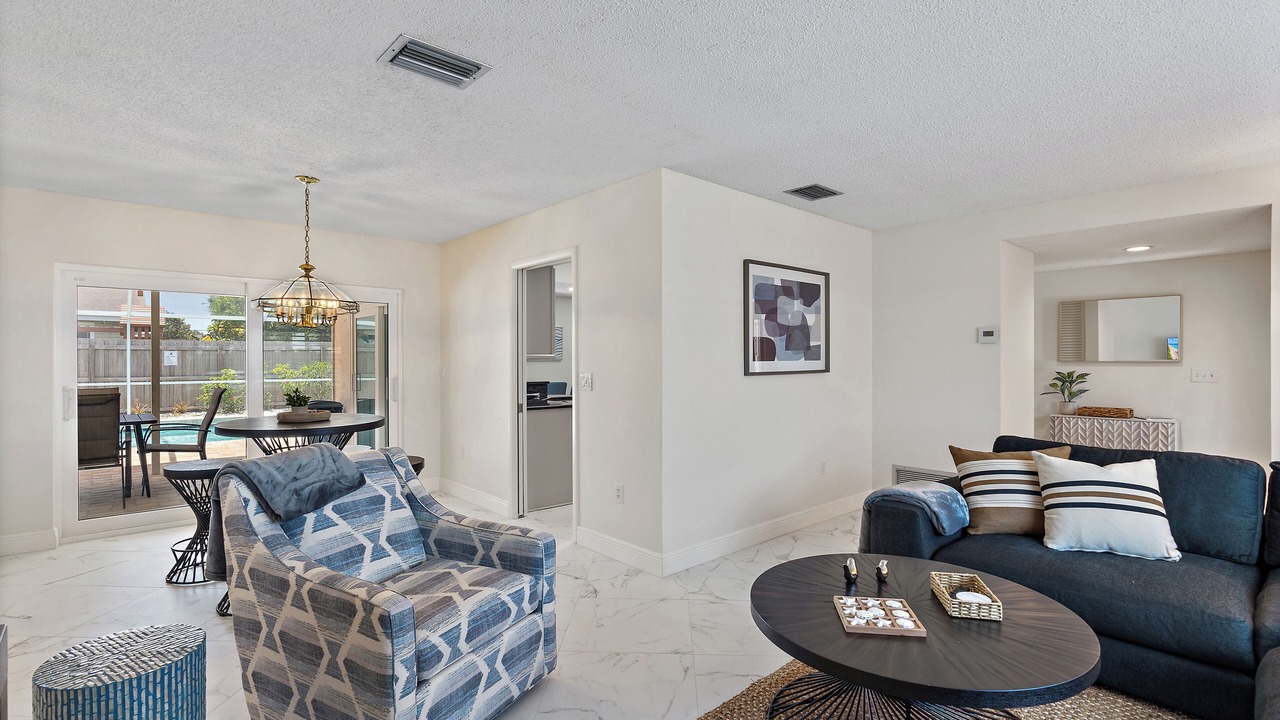Photo of Livingroom in Gulf Gate Woods