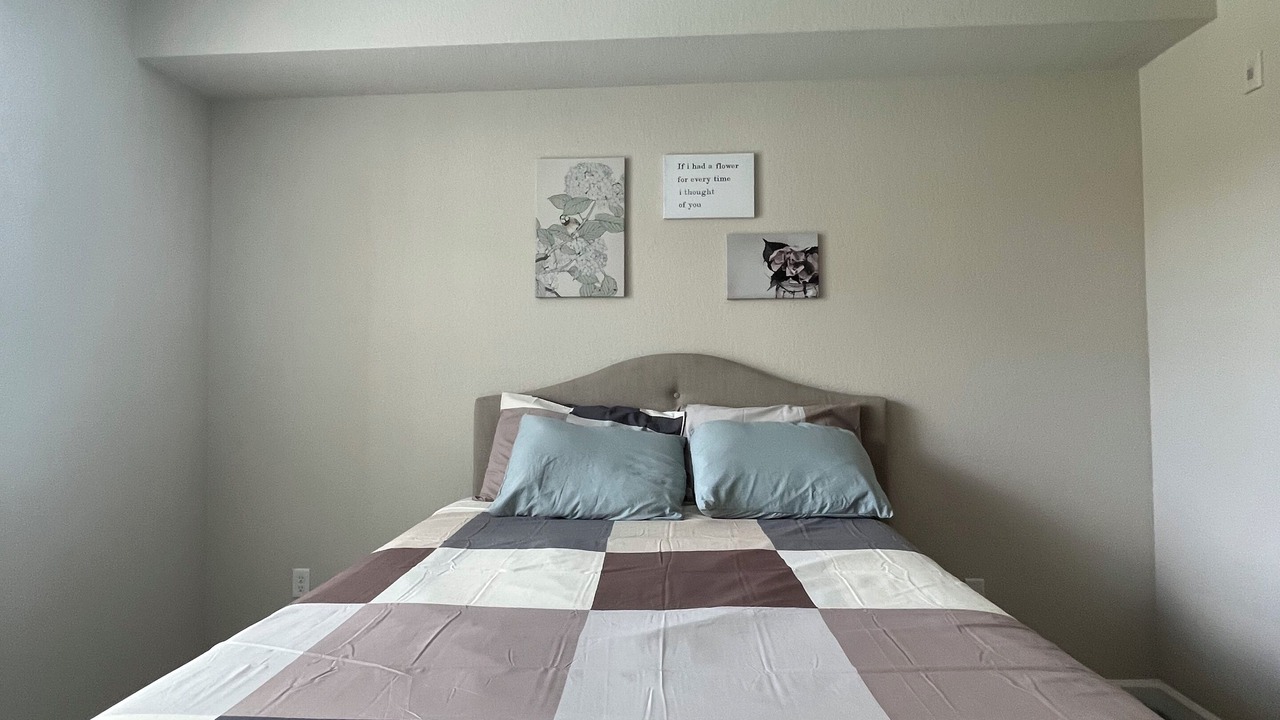 Photo of Bedroom in Carver City - Lincoln Gardens