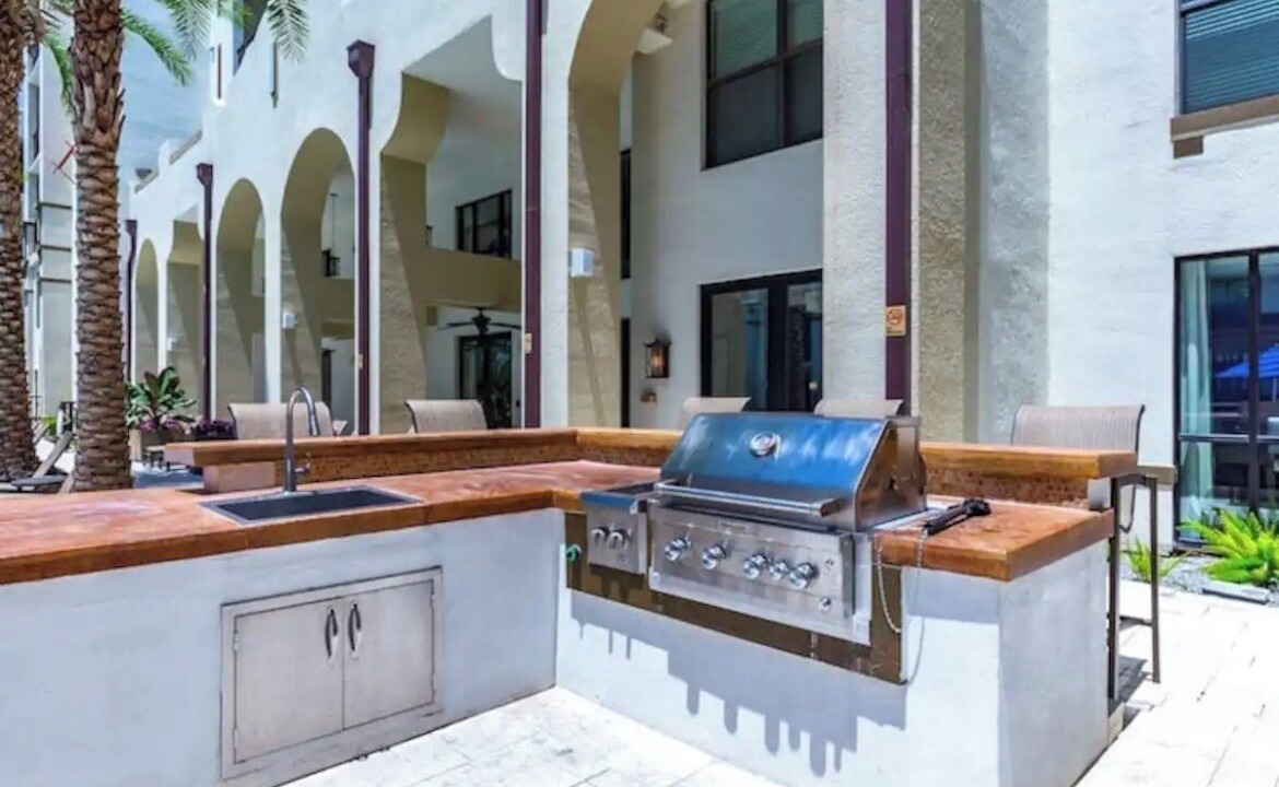 Photo of Patio Balcony in Carver City - Lincoln Gardens
